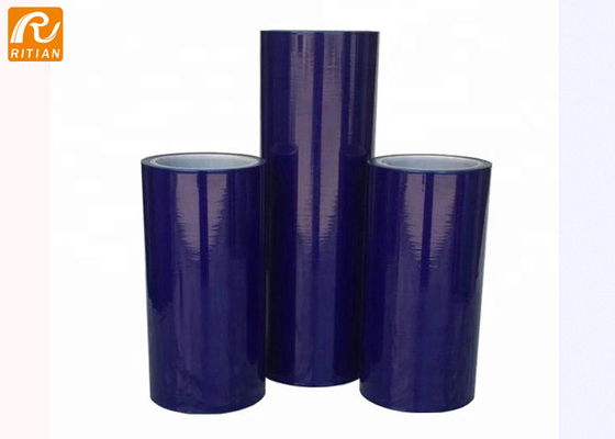 Un buen precio. Carrete de película superficial azul auto-adhesivo de cristal resistente ULTRAVIOLETA de la protección de la película protectora del LDPE en línea