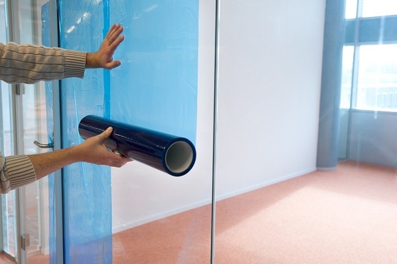 Un buen precio. Película autoadhesiva de protección transparente azul para ventana de vidrio, 60 cm x 100 m/200 m, despegable, sin residuos en línea