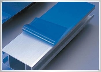 Un buen precio. El PE protege la hoja de metal de la película emerge las películas protectoras para la protección superficial de acero inoxidable del metal del ACP en línea
