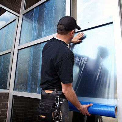 Un buen precio. Película protectora de PE transparente sin residuos de 1240 mm de ancho y UV estabilizada para la protección de la superficie del espejo de vidrio en línea