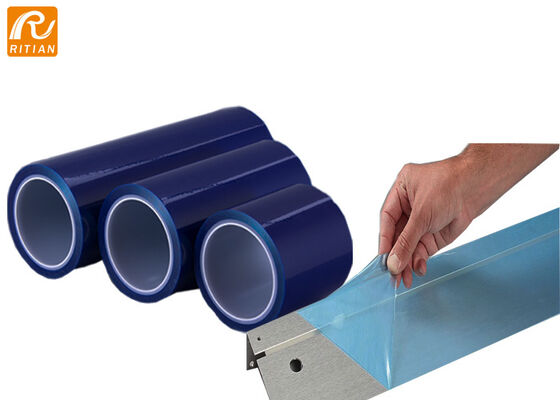Un buen precio. Película protectora de PE resistente a los rayos UV durante 6 meses con despegado limpio sin residuos y ancho de 1240 mm para chapa metálica en línea